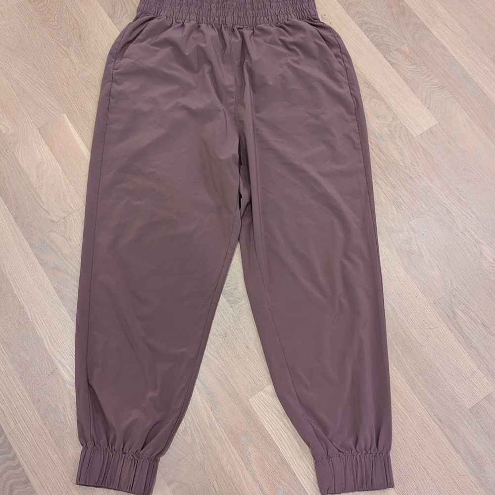 Vuori Women's Taupe Jogger Pants